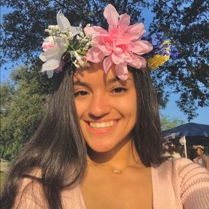 Meet your Posher, Caitlin